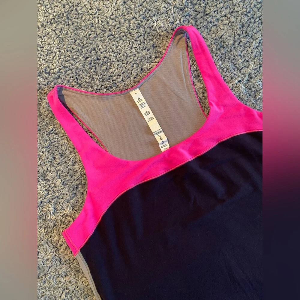 Like new ✨ Lululemon Tank - Size 6 - Picture 2 of 6